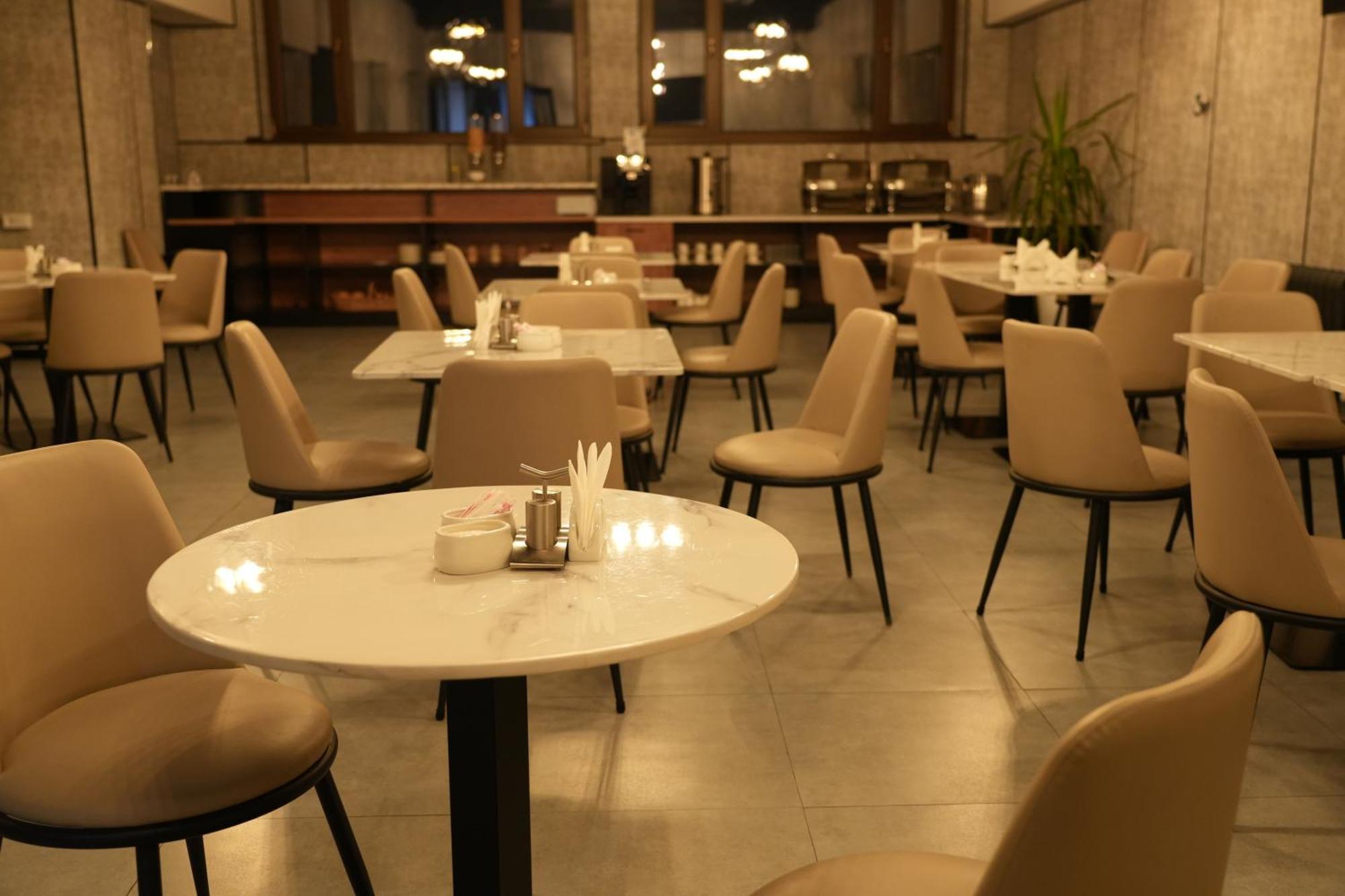 Silk Road Premium Hotel Tasjkent Buitenkant foto